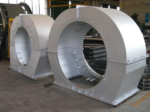 Inlet and discharge conveyors and ducts